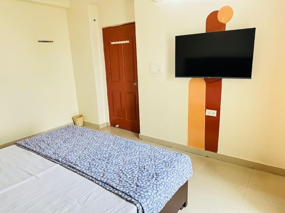 Tranquil Apartment Varanasi Exterior photo
