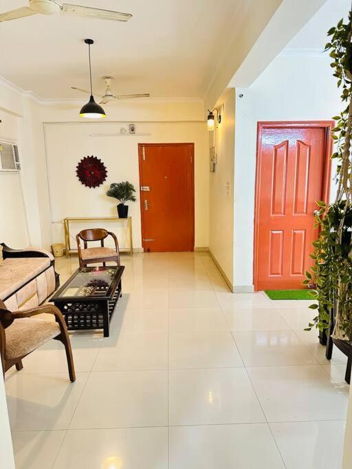 Tranquil Apartment Varanasi Exterior photo
