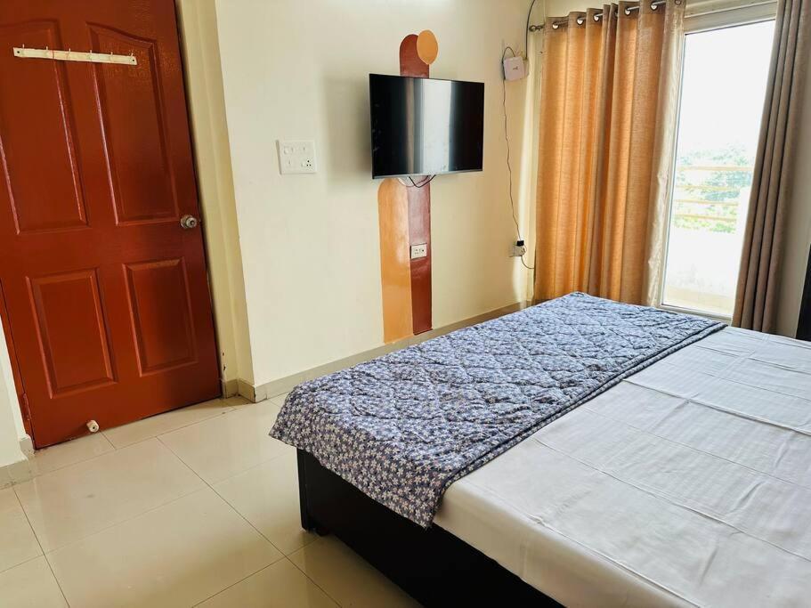 Tranquil Apartment Varanasi Exterior photo